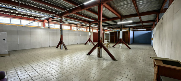 Снять  помещение свободного назначения