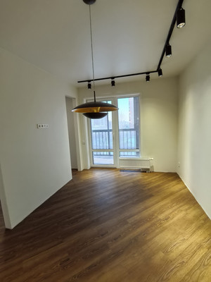 Купить --комнатную квартиру